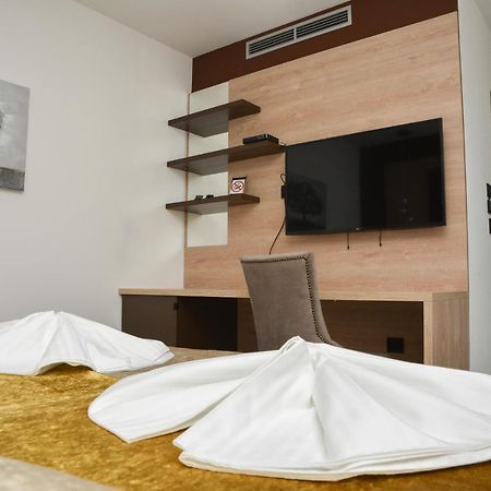 סנג' Hotel Meduza מראה חיצוני תמונה