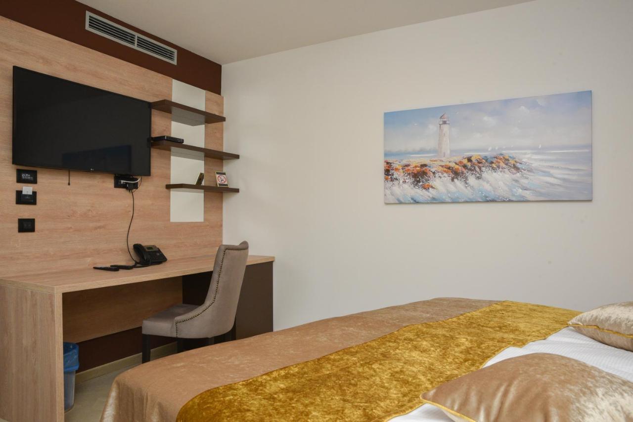 סנג' Hotel Meduza מראה חיצוני תמונה