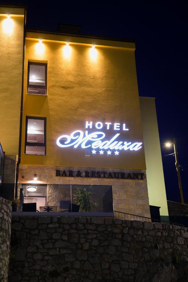 סנג' Hotel Meduza מראה חיצוני תמונה